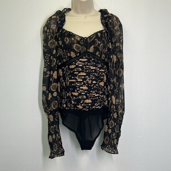 Free People - NWT Brunch Date  Floral Black Combo Ruffle Bodysuit Size Large - Picture 3 of 14